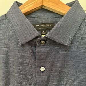 Banana Republic NWOT Men‘s Button Down Long Sleeve Shirt 3-Button Sleeves